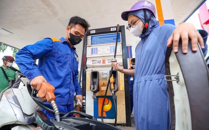 Gi&aacute; xăng dầu trưa 19/9: E10 RON 95 v&agrave; E5 RON 92 đều hơn 25.000 đồng/l&iacute;t, dầu diesel c&ograve;n đắt hơn, gi&aacute; đầy b&igrave;nh &ocirc; t&ocirc; Mazda ảnh 1