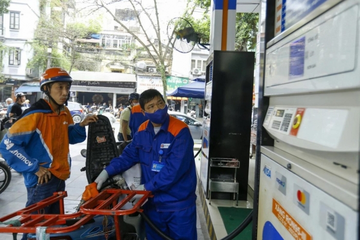 Gi&aacute; xăng dầu 24/9: Dầu diesel rẻ, xăng E5 RON 92 v&agrave; E10 RON 95 về 20.000 đồng/l&iacute;t từ chiều nay? Gi&aacute; đầy b&igrave;nh &ocirc; t&ocirc; Mazda ảnh 1