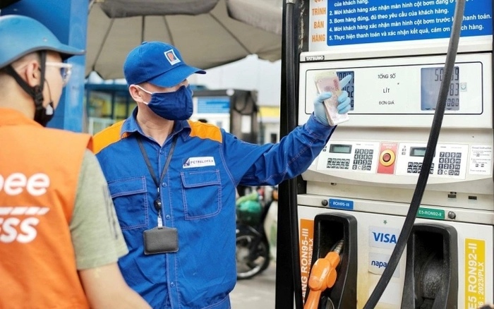 Gi&aacute; xăng dầu chiều 23/9: E5 RON 92 v&agrave; E10 RON 95 c&oacute; thể xuống 20.000 đồng/l&iacute;t trong tuần n&agrave;y, gi&aacute; đầy b&igrave;nh xe ga 125cc ảnh 1