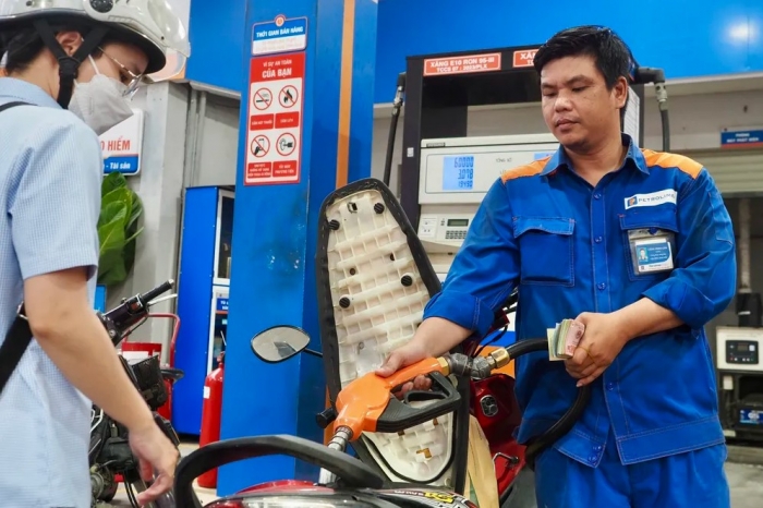 Gi&aacute; xăng dầu h&ocirc;m nay 22/9: E10 RON 95 &lsquo;rộng đường&rsquo; xuống 21.000 đồng/l&iacute;t, E5 RON 92 sắp rẻ? Gi&aacute; đầy b&igrave;nh c&aacute;c mẫu xe số ảnh 1