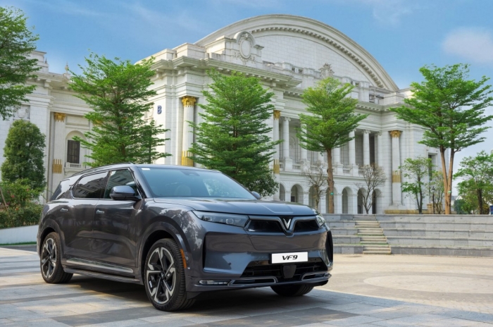 Gi&aacute; xăng dầu h&ocirc;m nay 23/9: Dầu diesel sắp rẻ trở lại, E10 v&agrave; RON 92 xuống 21.000 đồng/l&iacute;t? Gi&aacute; lăn b&aacute;nh VinFast VF 9 mềm ảnh 3