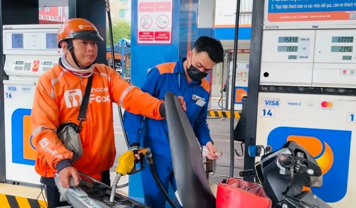 Gi&aacute; xăng dầu h&ocirc;m nay 25/9: E10 hơn 27.000 đồng/l&iacute;t, RON 92 c&aacute;ch đỉnh gần 4.000 đồng, gi&aacute; đầy b&igrave;nh xe c&ocirc;n tay 150-155cc ảnh 1
