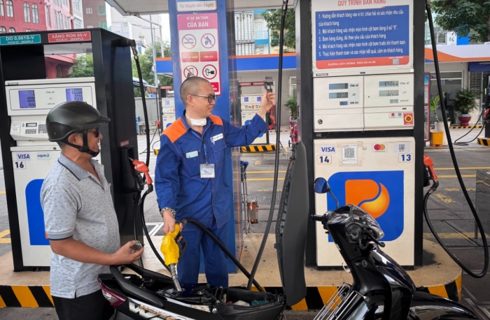 Gi&aacute; xăng dầu chiều 28/9: E10 RON 95 rất c&oacute; thể giảm s&acirc;u, E5 RON 92 tuần n&agrave;y về 21.000 đồng/l&iacute;t? Gi&aacute; đầy b&igrave;nh &ocirc; t&ocirc; Toyota ảnh 1