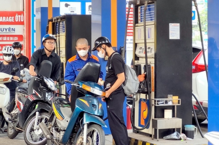 Gi&aacute; xăng dầu h&ocirc;m nay 29/9: Xăng E10 về 21.000 đồng/l&iacute;t trong tuần n&agrave;y? RON 92 xuống đ&aacute;y mới? Gi&aacute; lăn b&aacute;nh VinFast VF 7 ảnh 1