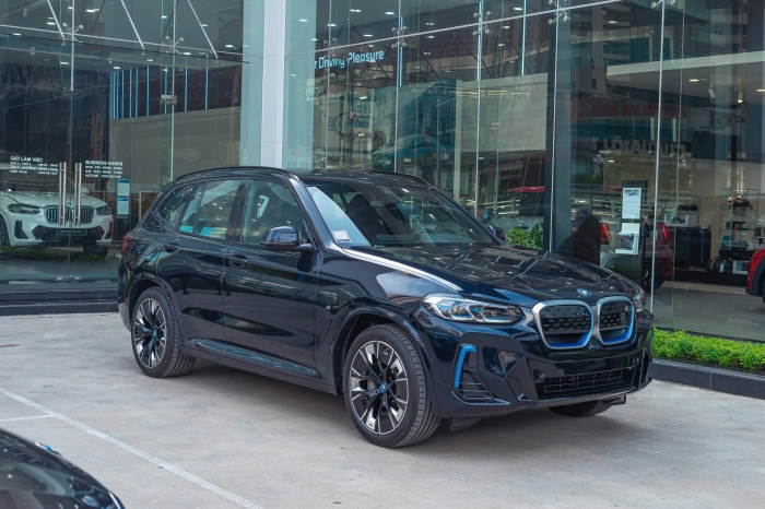 Giá BMW iX3 giảm sâu1