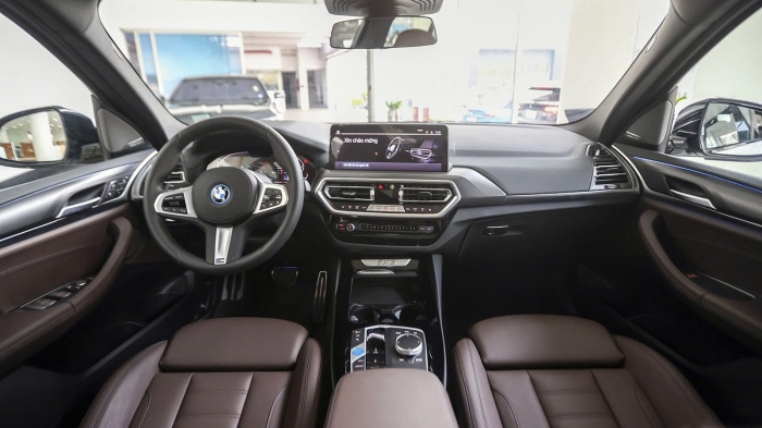 Giá BMW iX3 giảm sâu3