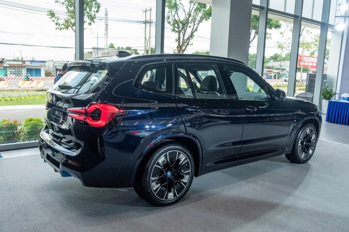 Giá BMW iX3 giảm sâu4