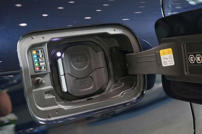 Giá BMW iX3 giảm sâu6