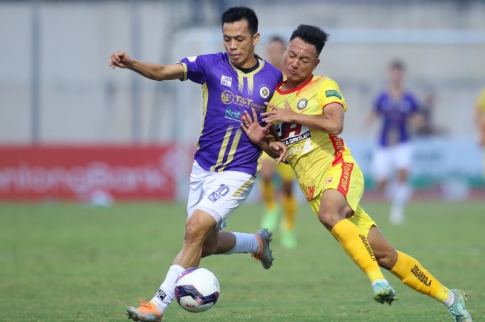 Tin bóng đá tối 5/11: Trụ cột Pau FC lo ngại về điểm yếu của Quang Hải