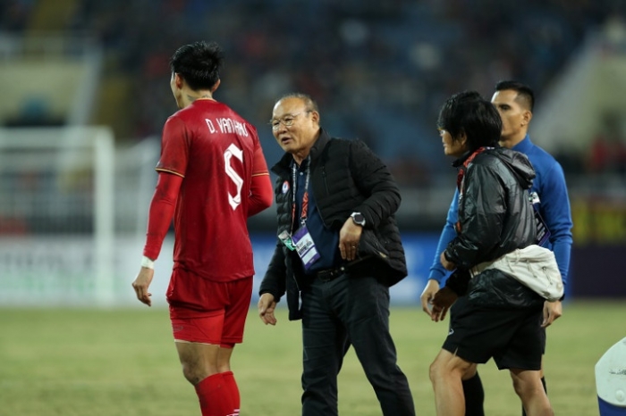 Tin bóng đá tối 12/1: HLV Park gọi tên Công Phượng; ĐT Việt Nam 'át vía' Thái Lan trước CK AFF Cup
