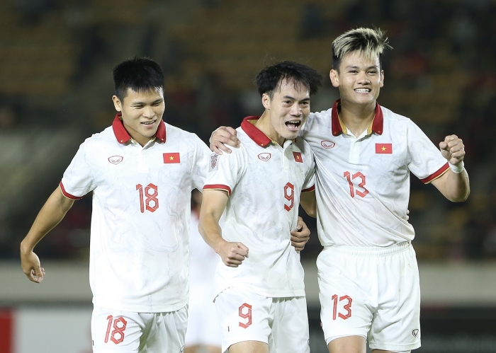 Kết quả bóng đá AFF Cup hôm nay: Quang Hải lập kỷ lục; ĐT Việt Nam hẹn 'đòi nợ' Thái Lan ở bán kết?