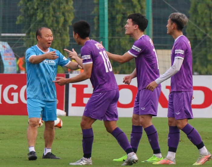 Tin nóng SEA Games 31 ngày 28/4: HLV Park thiết lập 2 kỷ lục; ĐT Việt Nam nhận đãi ngộ thấp khó tin