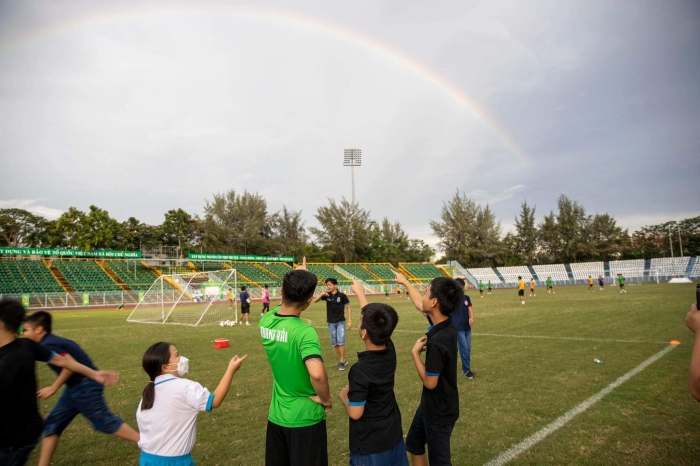 Tin bóng đá tối 17/5: Quang Hải khiến NHM phấn khích; HLV Park nhận tin dữ từ 'sát thủ' U23 Việt Nam