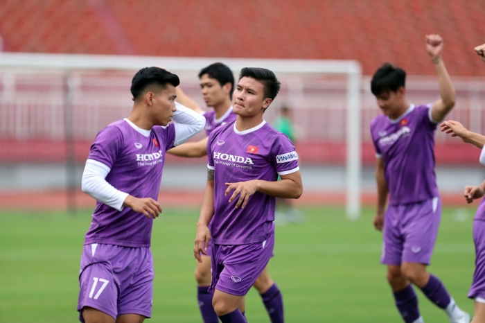 Tin bóng đá Việt Nam 11/8: Quang Hải ấn định ngày rời Pau FC; Đặng Văn Lâm cập bến đại gia V.League?