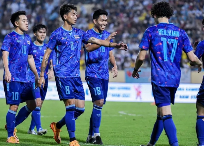 Tin bóng đá Việt Nam 1/8: Văn Hậu khiến HLV Park ngỡ ngàng; ĐTVN mở toang cánh cửa dự World Cup 2026