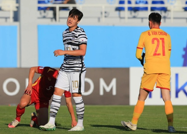 Tin bóng đá tối 7/6: Sao trẻ U23 Việt Nam vượt mặt Quang Hải; VFF có sẵn phương án thay thế HLV Park