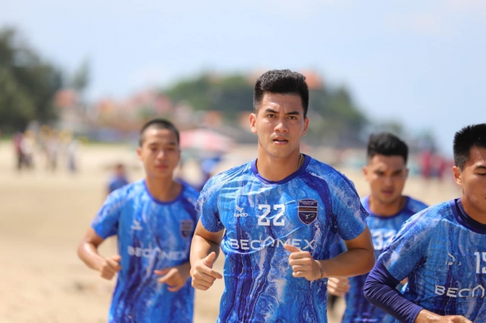 Tin bóng đá tối 21/7: 'Cơn lốc đường biên' ĐT Việt Nam báo tin vui; Quang Hải giúp Pau FC thắng lớn