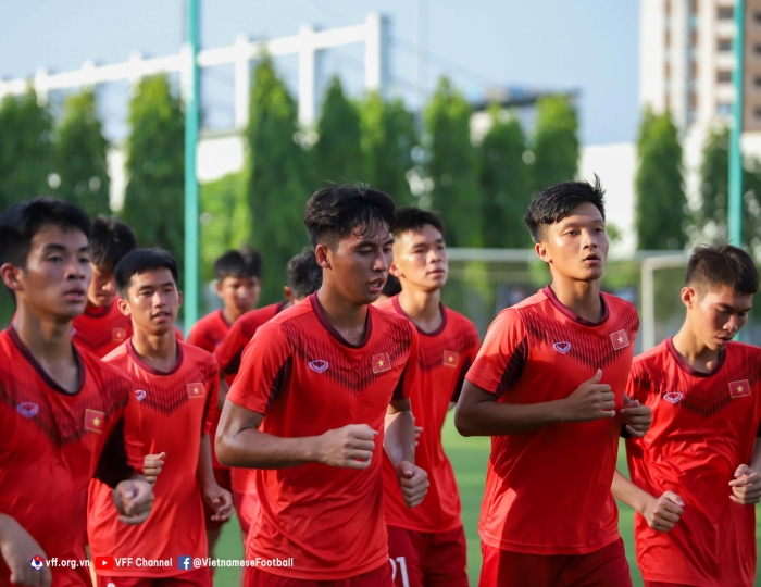 Tin bóng đá Việt Nam 18/7: HLV Pau FC 'cảnh báo' Quang Hải; Indonesia khiến VFF không kịp trở tay?