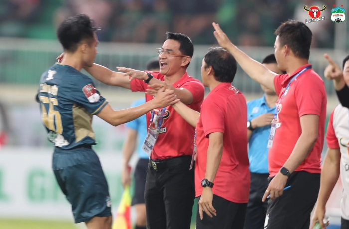 Tin bóng đá tối 12/4: Quang Hải nhận vinh dự lớn từ AFC; Kình địch của ĐT Việt Nam săn đón HLV Park