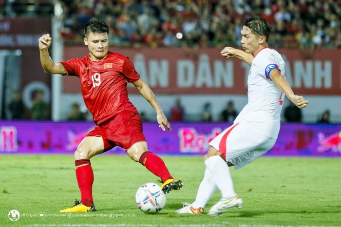 Tin bóng đá tối 16/6: ĐT Việt Nam được FIFA 'thưởng nóng'; HLV Troussier thẳng tay loại Quang Hải