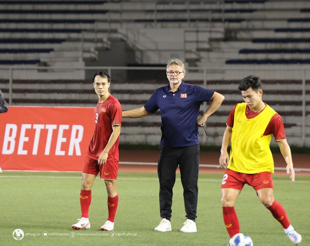 Tin bóng đá tối 11/12: Huỳnh Như gây sốt ở Lank FC; ĐT Việt Nam đối diện kịch bản xấu tại Asian Cup?