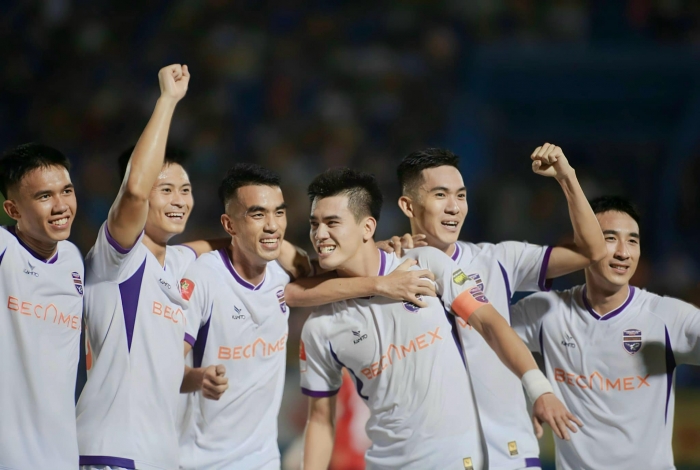 Tin bóng đá tối 17/12: ĐT Việt Nam nhận tin dữ trước VCK Asian Cup; HAGL sa thải HLV Kiatisak?