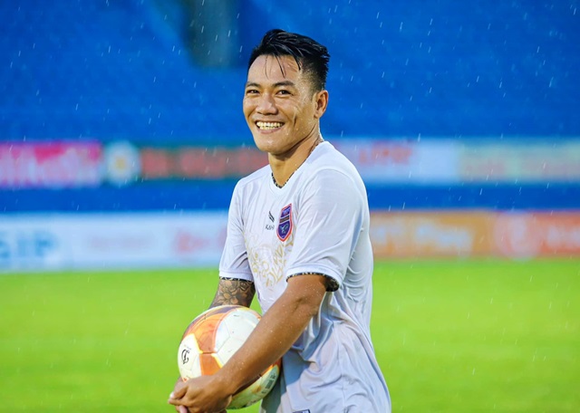 Tin bóng đá tối 19/6: Quang Hải chốt bến đỗ mới; VFF xác nhận vụ cầu thủ nhập tịch lên ĐT Việt Nam