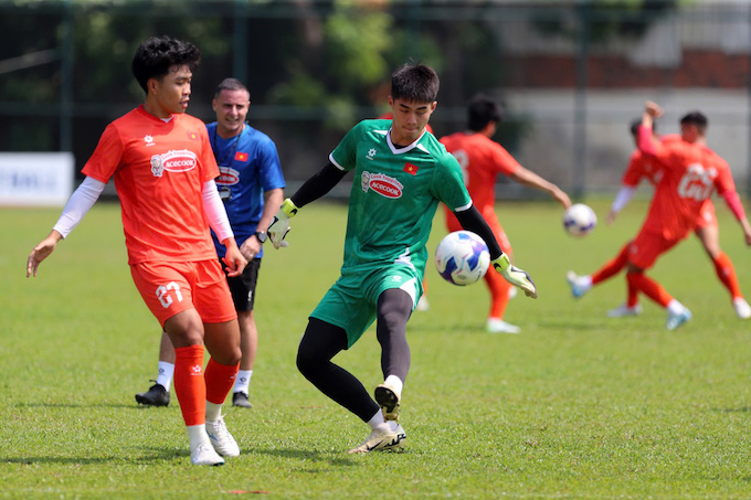 Tin bóng đá tối 14/3: HLV Kim Sang Sik nhận 'cảnh báo' từ AFC; 3 ngôi sao ĐT Việt Nam xuất ngoại?