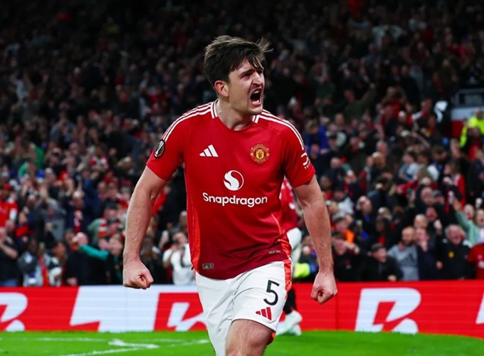 Tin chuyển nhượng tối 6/8: Xong vụ Maguire rời MU; Man United chiêu mộ bom tấn thứ 5 sau Sesko?