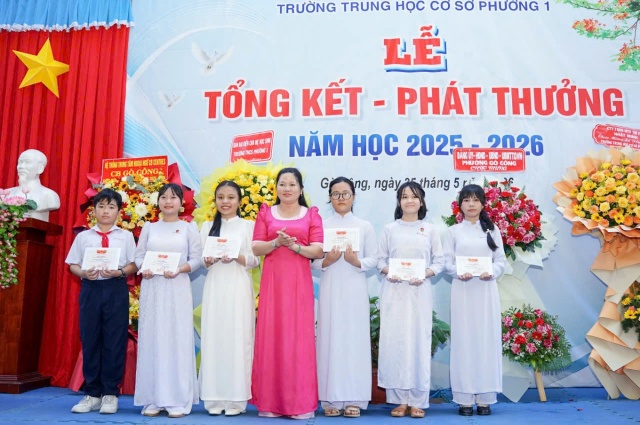 nữ 2s