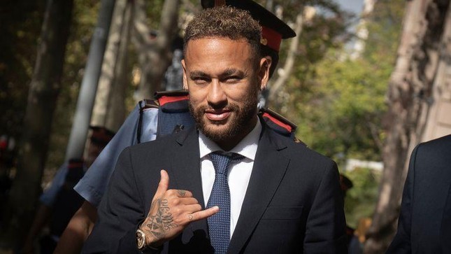 Đối diện nguy cơ ngồi tù 2 năm, Neymar đổ hết tội cho cha mình