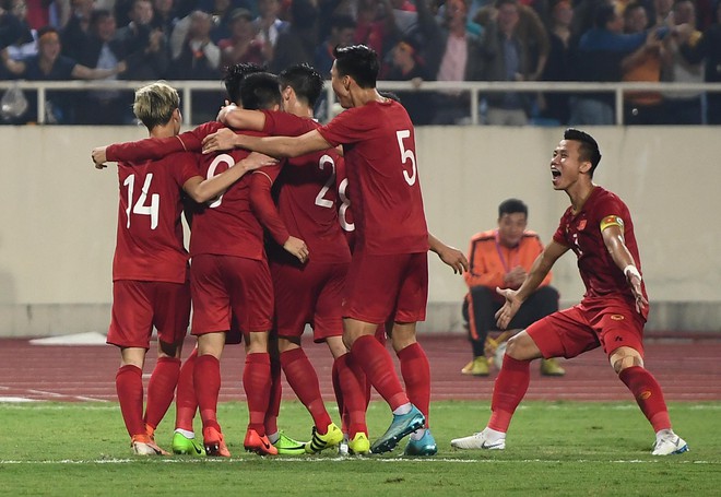 Trực tiếp hiệp 2 Việt Nam 1 - 0 UAE: Tiến Linh lập siêu phẩm!
