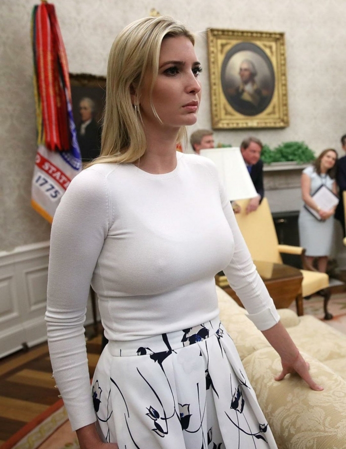 Tiểu thư Ivanka Trump: Thành đạt, đẳng cấp quý tộc nhưng nghiện thả rông khoe vùng nhạy cảm ảnh 5