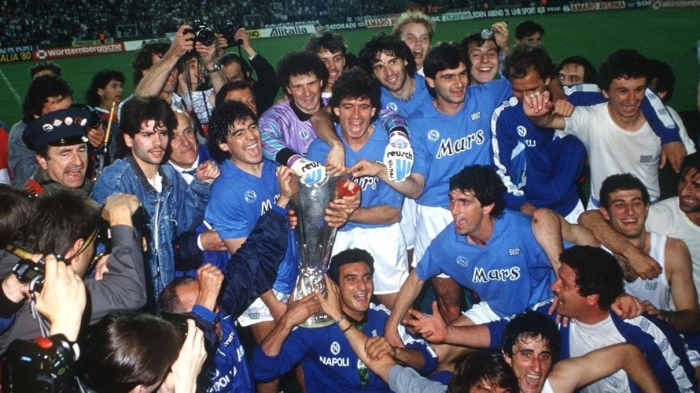 Nhìn lại sự nghiệp lẫy lừng của huyền thoại bóng đá Diego Maradona