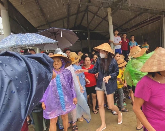 Thủy Tiên xác nhận ngày trở lại miền Trung, không quên cùng Công Vinh phát ‘cẩu lương’ trước khi đi ảnh 1