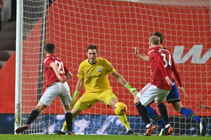 MU 9-0 Southampton: Thẻ đỏ kéo theo mưa bàn thắng, Ole tái lập kỷ lục bất hủ của Sir Alex Ferguson
