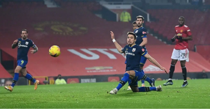 MU 9-0 Southampton: Thẻ đỏ kéo theo mưa bàn thắng, Ole tái lập kỷ lục bất hủ của Sir Alex Ferguson