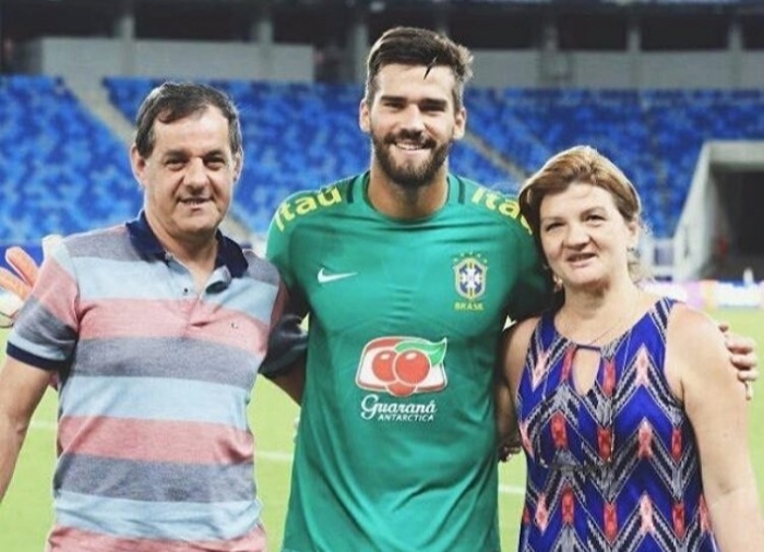 Liverpool lại đón hung tin: Cha ruột Alisson Becker qua đời sau tai nạn thương tâm