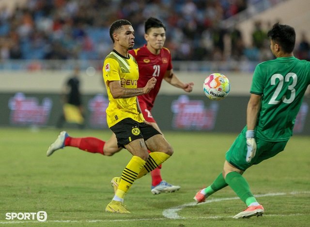 Người đại diện lên tiếng về tin đồn Quang Hải rời Pau FC, về Việt Nam đá cho kình địch của Hà Nội FC