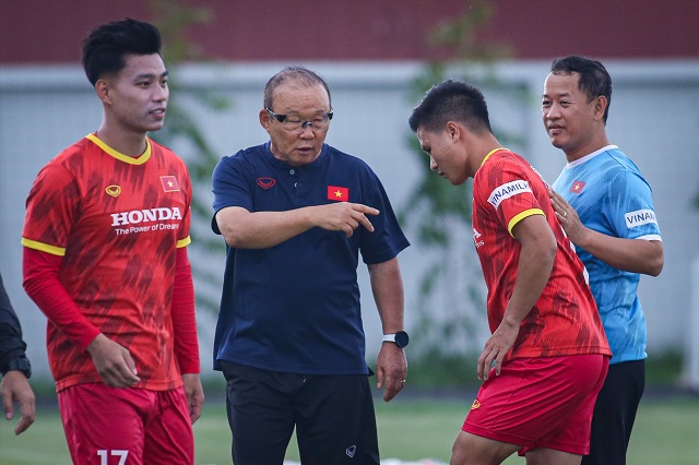 Người đại diện lên tiếng về tin đồn Quang Hải rời Pau FC, về Việt Nam đá cho kình địch của Hà Nội FC