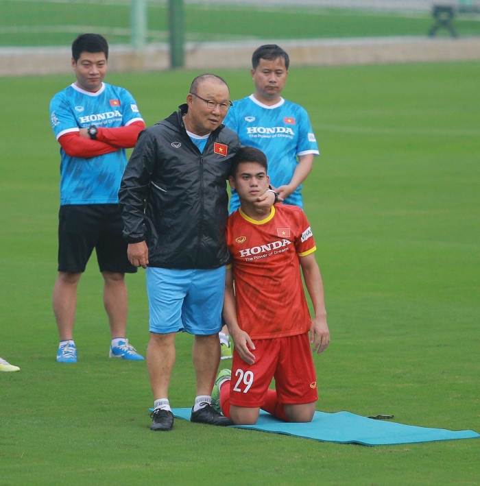 Đội hình Việt Nam vs Lào: HLV Park cao tay giấu bài, Đội tuyển Việt Nam vẫn leo thẳng lên ngôi đầu?