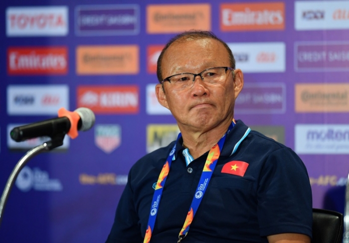 Quang Hải chấn thương rời sân sớm trận Việt Nam vs Lào: Trò cưng HLV Park nguy cơ bỏ lỡ AFF Cup 2022