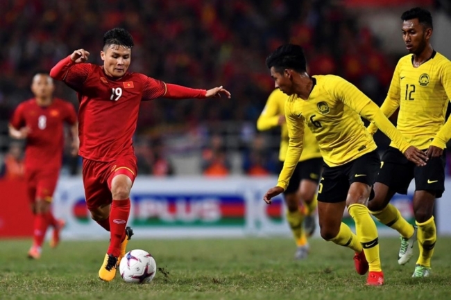 Tin bóng đá sáng: ĐT Việt Nam nguy cơ bị loại sớm ở AFF Cup 2022; HLV Park nhận tin xấu từ kình địch