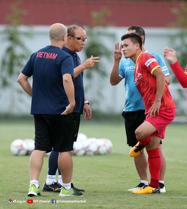 Quang Hải sắp rời Pau FC, cùng Đoàn Văn Hậu đối đầu Hà Nội FC sau khi HLV Park chia tay ĐT Việt Nam?