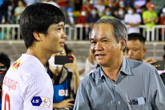 Tin bóng đá trưa 26/12: Quang Hải được 'giải cứu' khỏi Pau FC? Bầu Đức gây tranh cãi vì Công Phượng