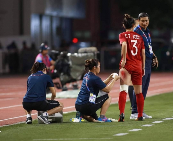 'Người hùng World Cup' tiết lộ thu nhập thấp khó tin của ĐT Việt Nam, nói 1 câu về Quang Hải gây sốc