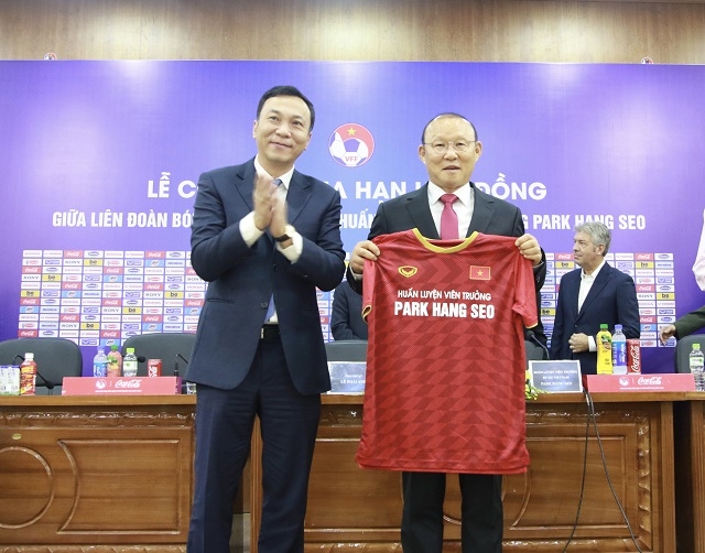 Bị VFF 'từ chối' gia hạn hợp đồng, HLV Park bất ngờ được đề nghị dẫn dắt đại kình địch ĐT Việt Nam?
