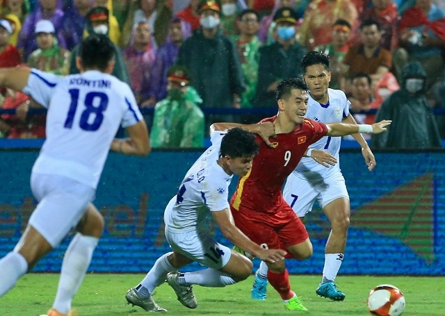 Tin bóng đá tối 8/5: U23 Việt Nam bị đẩy vào thế khó ở SEA Games 31; Văn Hậu báo tin dữ đến HLV Park