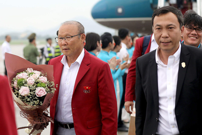 Tiết lộ bất ngờ: Bầu Đức khuyên HLV Park Hang Seo chia tay Đội tuyển Việt Nam, về HAGL làm việc