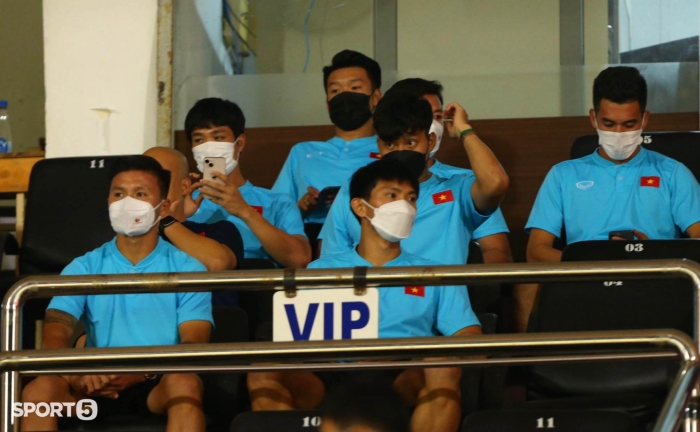 Tin bóng đá tối 21/9: 'Quang Hải mới' lập kỳ tích tại ĐT Việt Nam; Công Phượng bất ngờ bị kỷ luật?